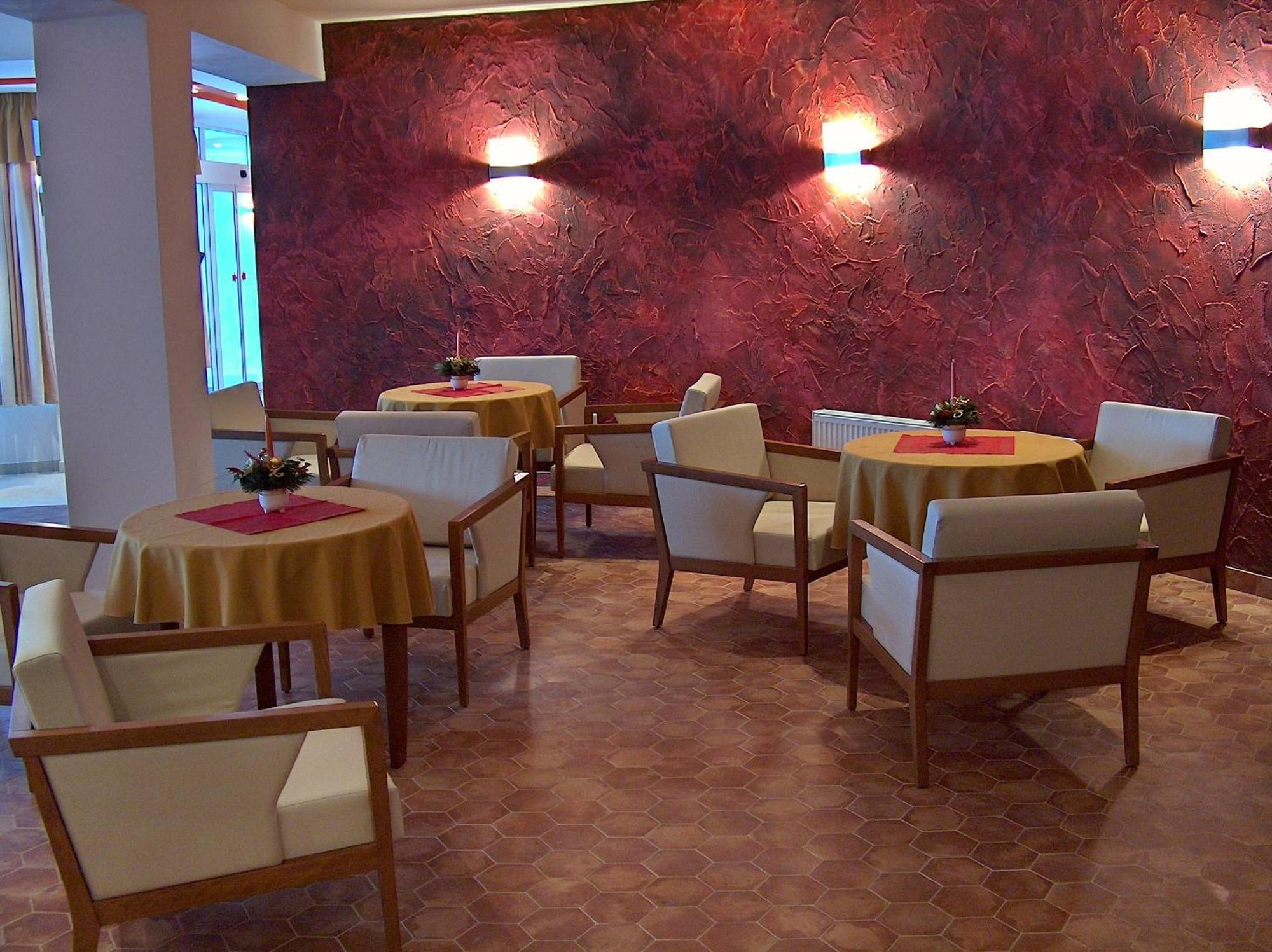 Hotel Vion Zlate Moravce Exterior photo