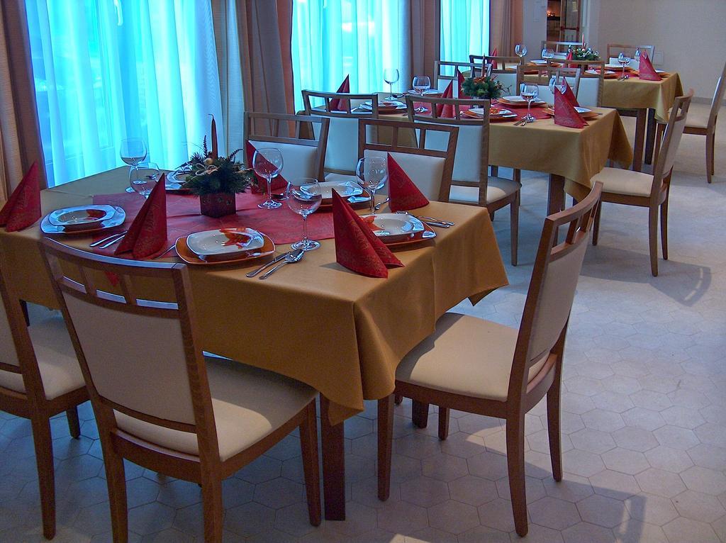 Hotel Vion Zlate Moravce Exterior photo